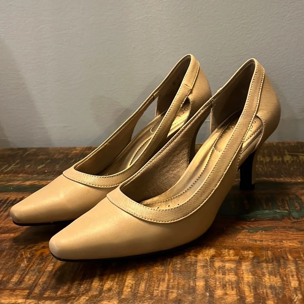 Lifestride beige pumps with cut out detail  7
